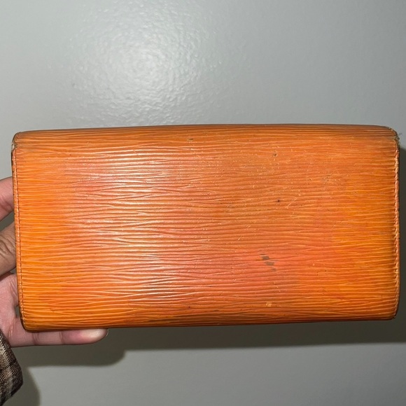 Louis Vuitton Epi Sarah Wallet Unisex Epi Leather Long Wallet in Pimont 🧡 - Picture 5 of 11